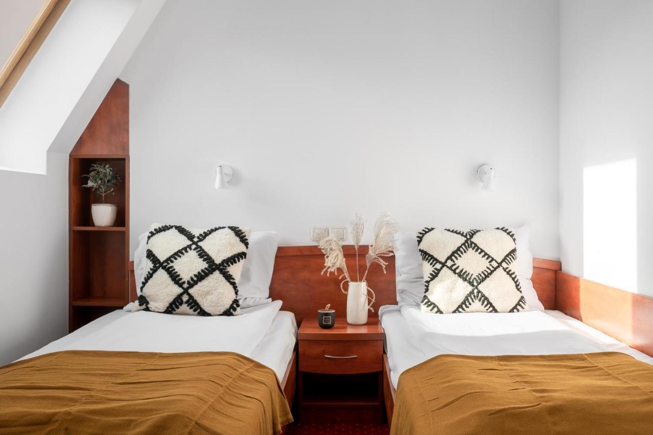 Oberza Pod Roza Restauracja, Sauny, Jacuzzi Bed & Breakfast โนวือตาร์ก ภายนอก รูปภาพ