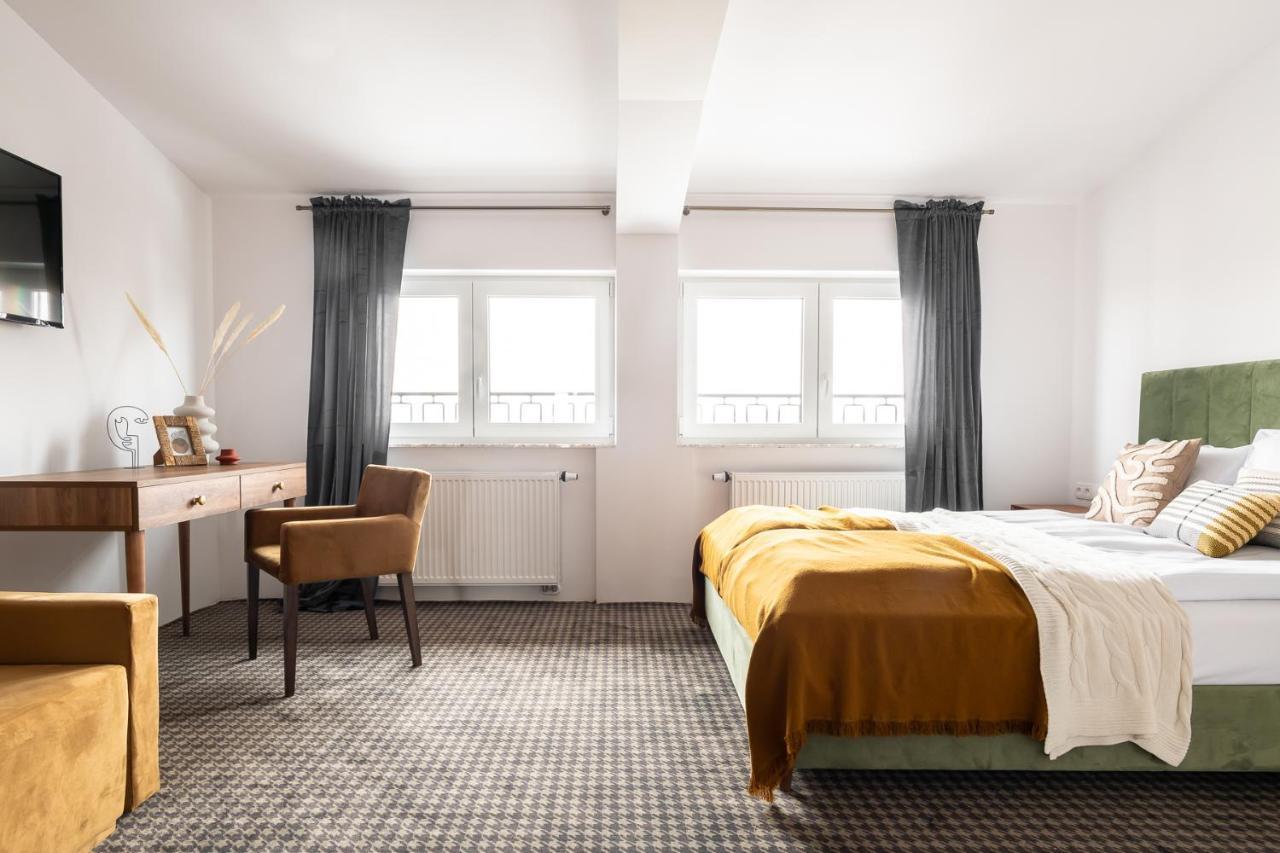 Oberza Pod Roza Restauracja, Sauny, Jacuzzi Bed & Breakfast โนวือตาร์ก ภายนอก รูปภาพ